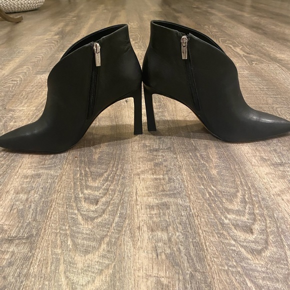 NWOT Vince Camuto Black pointed toe Leather booties. Perfect too tall for arch. - Picture 4 of 5